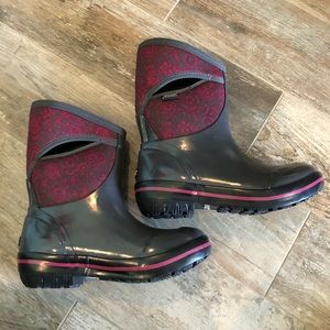 NWOT Bogs neo tech boots